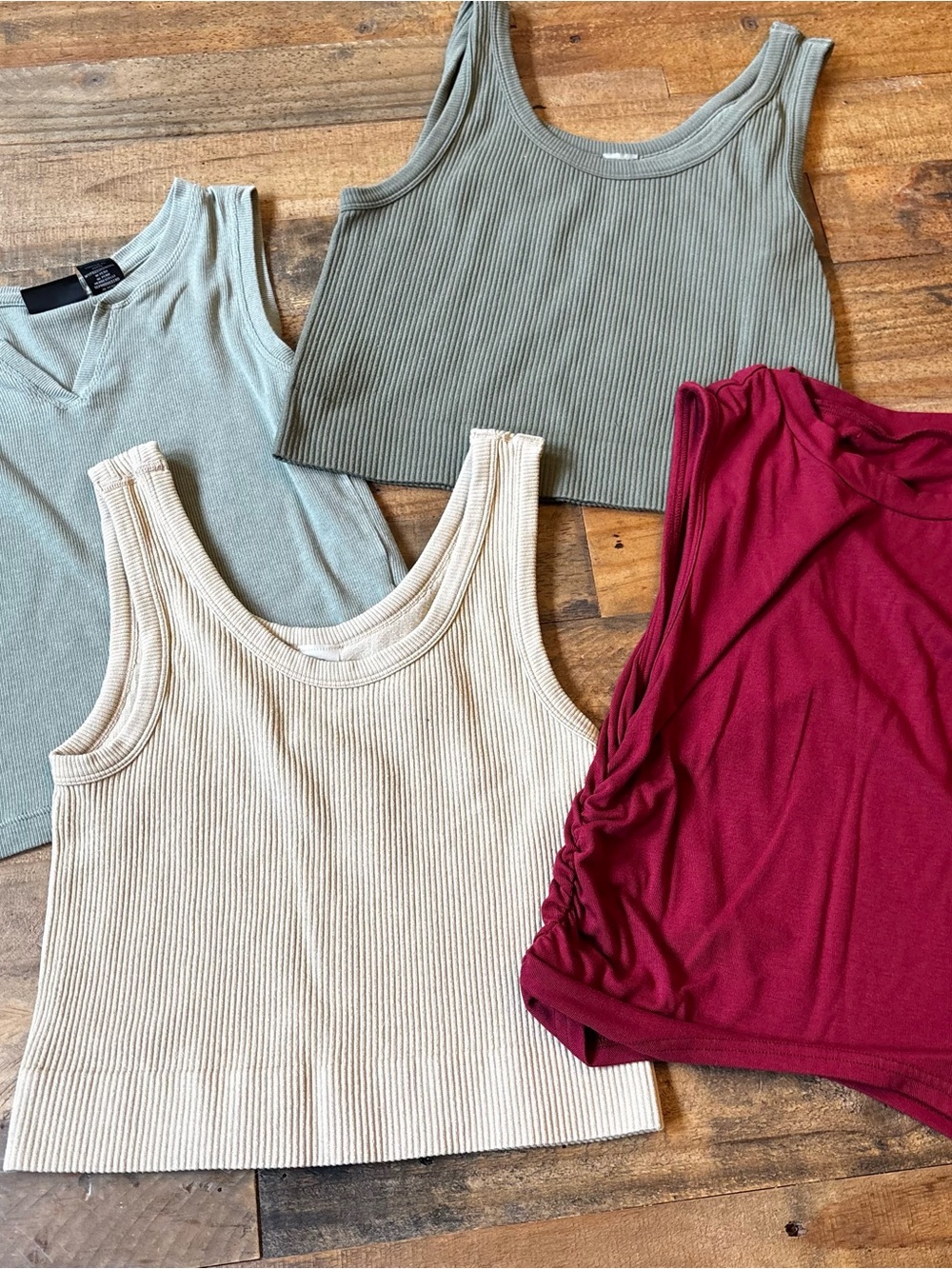 4 Pack of Women’s Crop Top Style Tanks. Varying Sizes. See Pictures